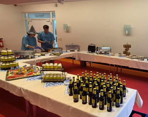 Raum mit einem aufgebauten Buffet zum Oktoberfest in der Immanuel Klinik Märkische Schweiz